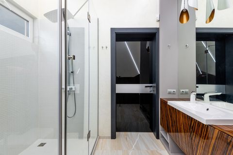Что такое walk-in душ и почему он требует особого подхода