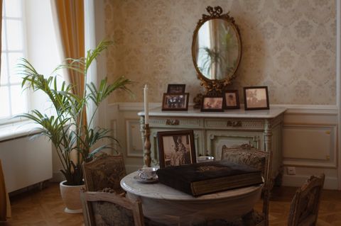 Какая влажность воздуха нужна для антиквариата и деревянных поверхностей?
